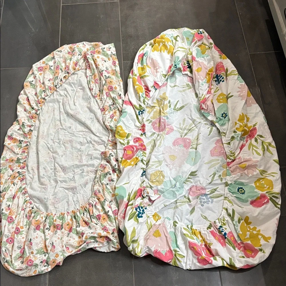 2 floral crib, Sheets
